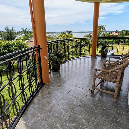 Oslo Gardens Bed & Breakfast Entebbe Luaran gambar