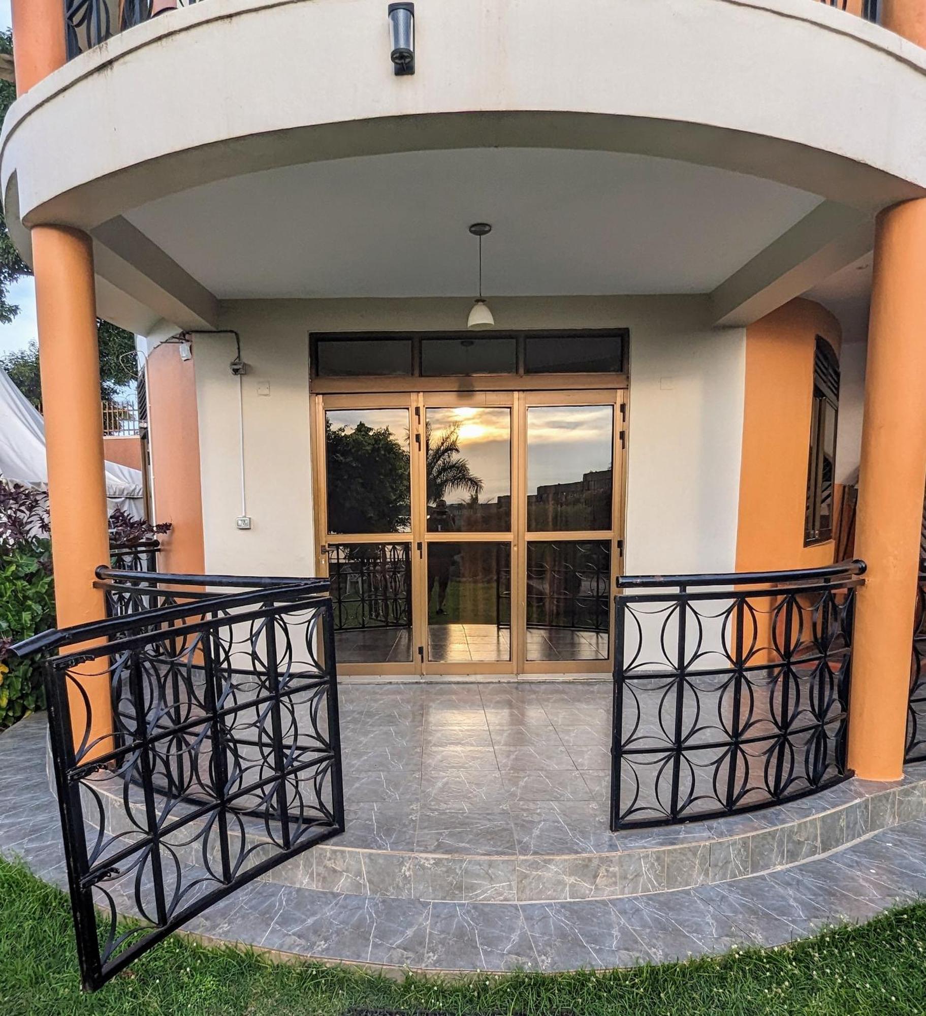 Oslo Gardens Bed & Breakfast Entebbe Luaran gambar