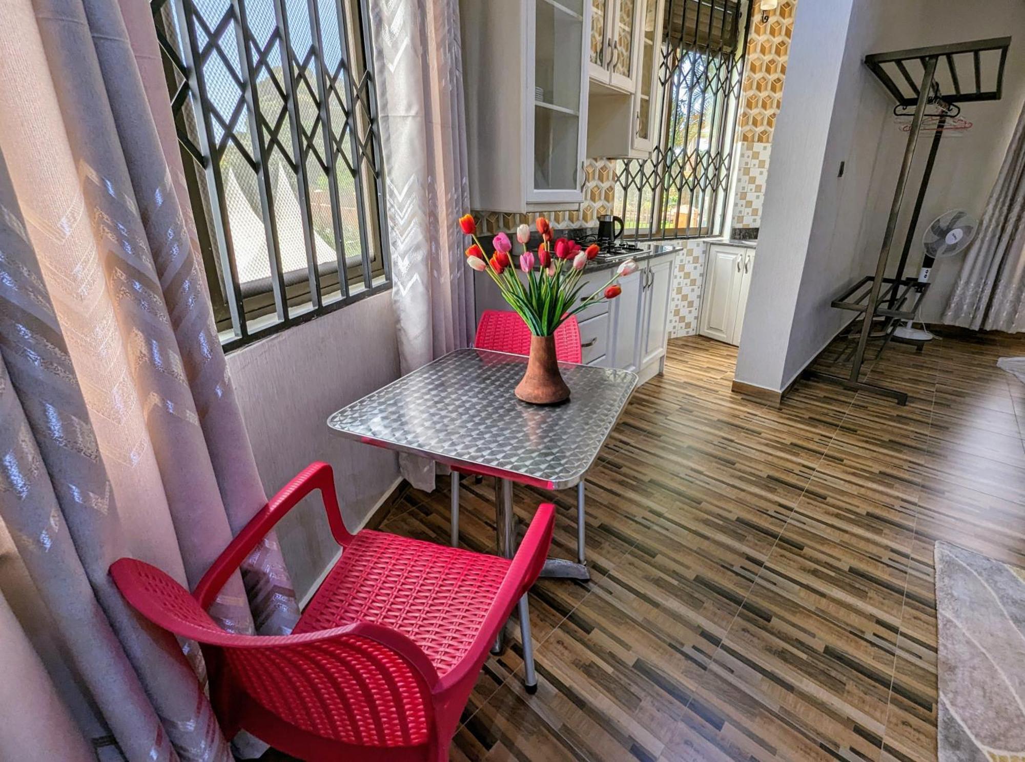 Oslo Gardens Bed & Breakfast Entebbe Luaran gambar