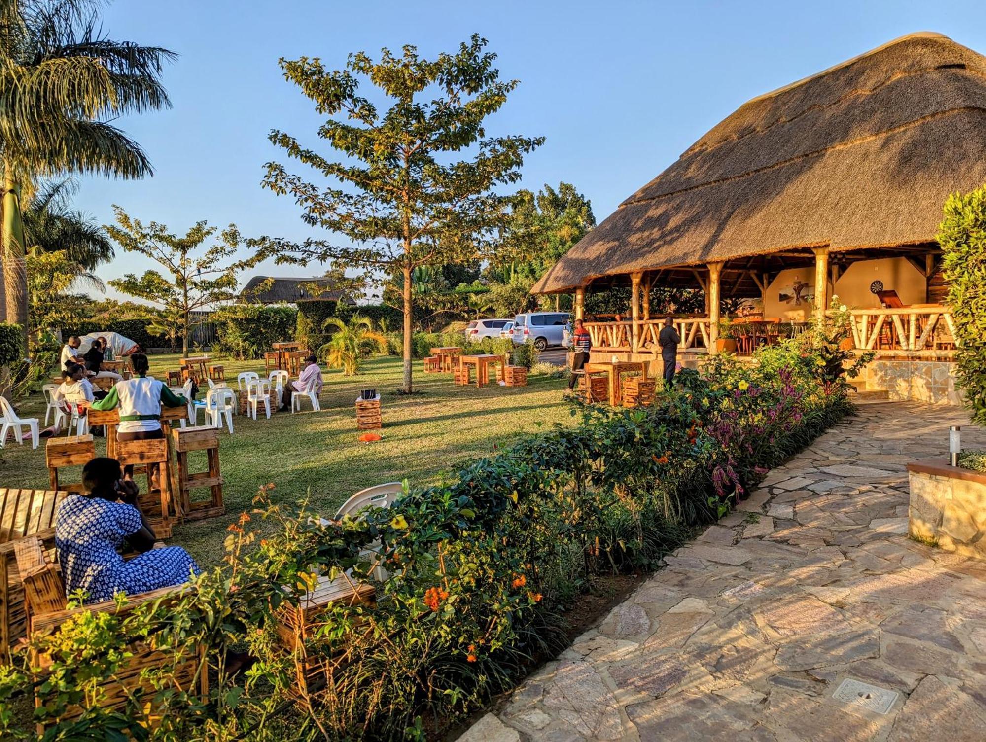 Oslo Gardens Bed & Breakfast Entebbe Luaran gambar