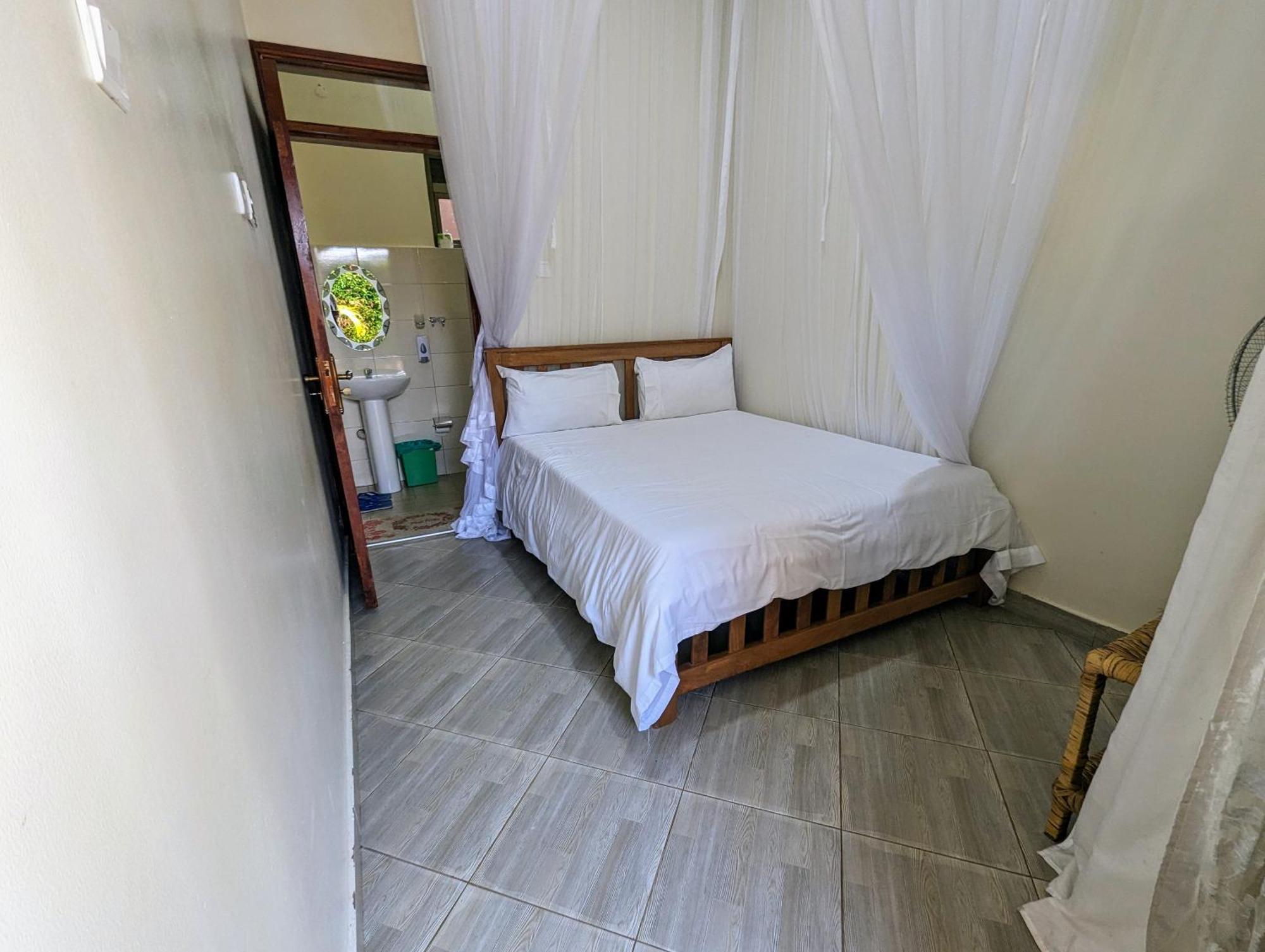 Oslo Gardens Bed & Breakfast Entebbe Luaran gambar