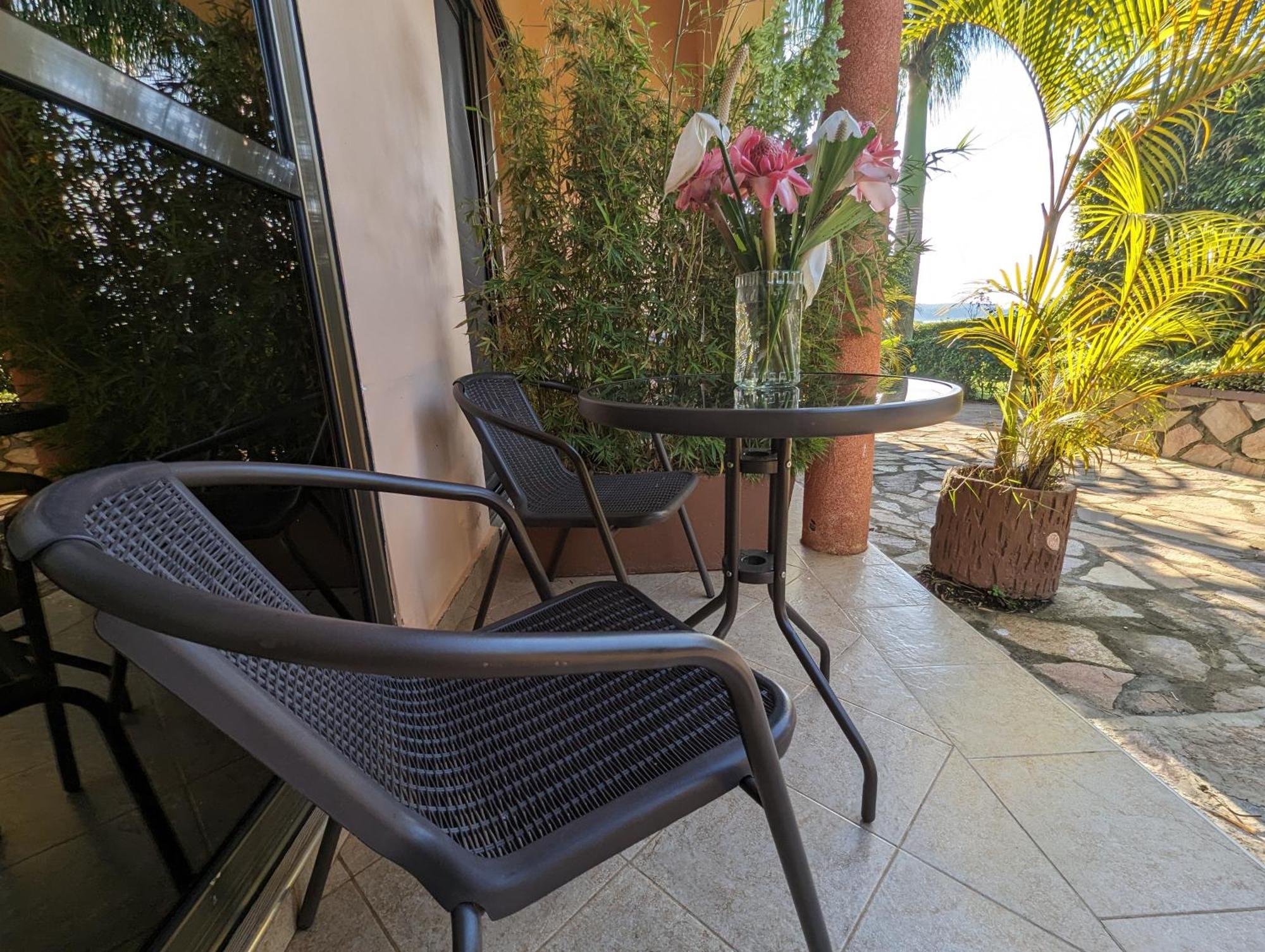 Oslo Gardens Bed & Breakfast Entebbe Luaran gambar