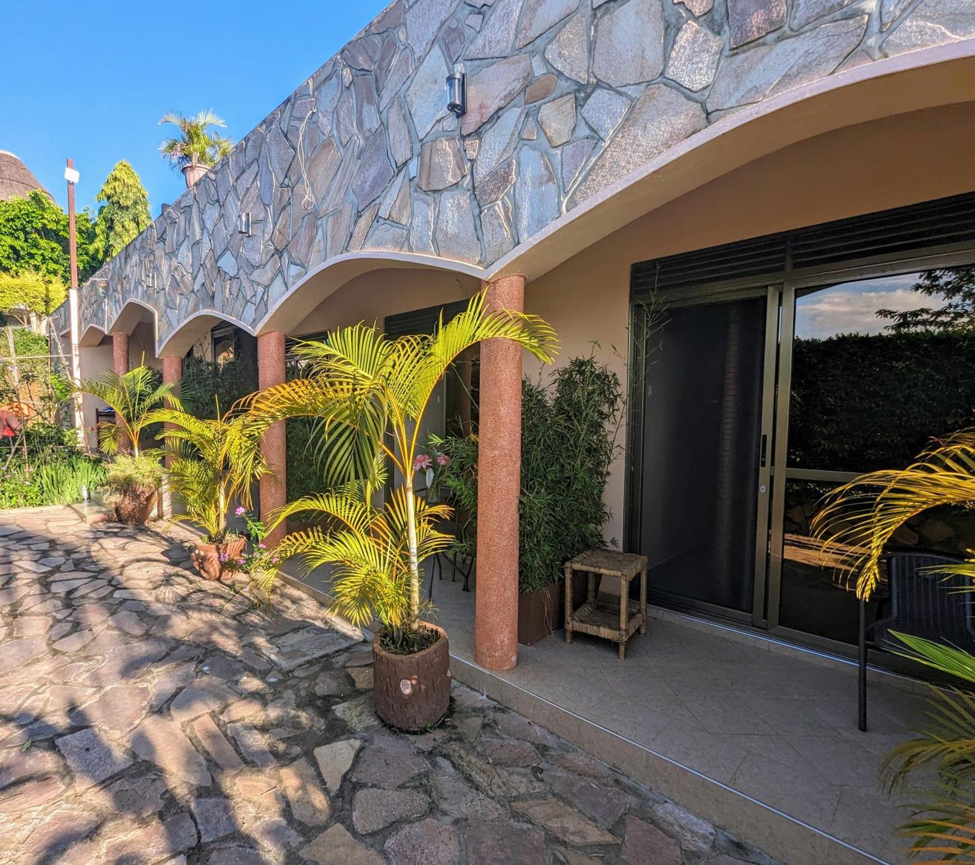 Oslo Gardens Bed & Breakfast Entebbe Luaran gambar